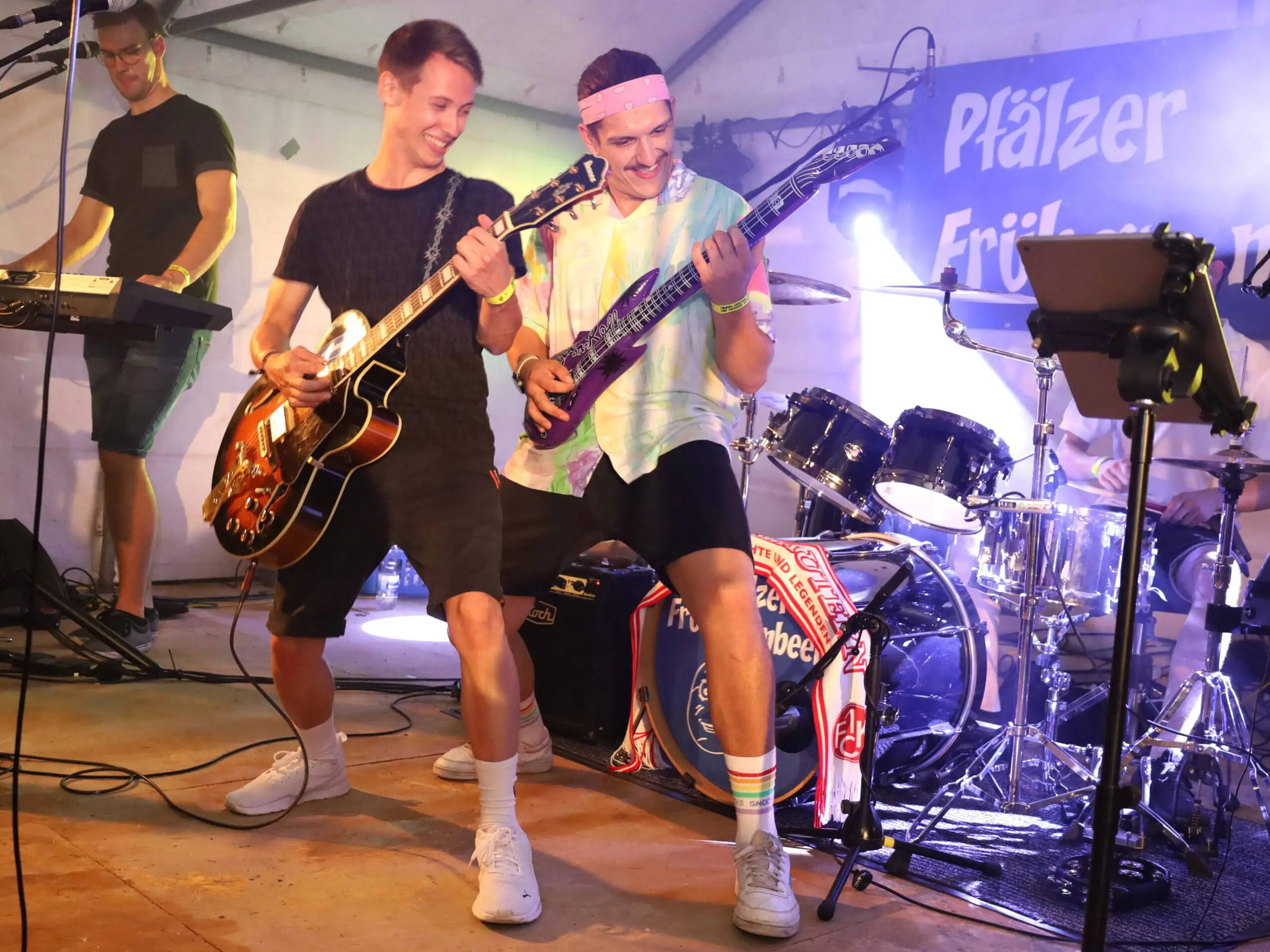 Frühgrumbeere Partyband Gitarre Leo Björn Kerwe Mechtersheim 2023 Foto: Florian Hubmacher