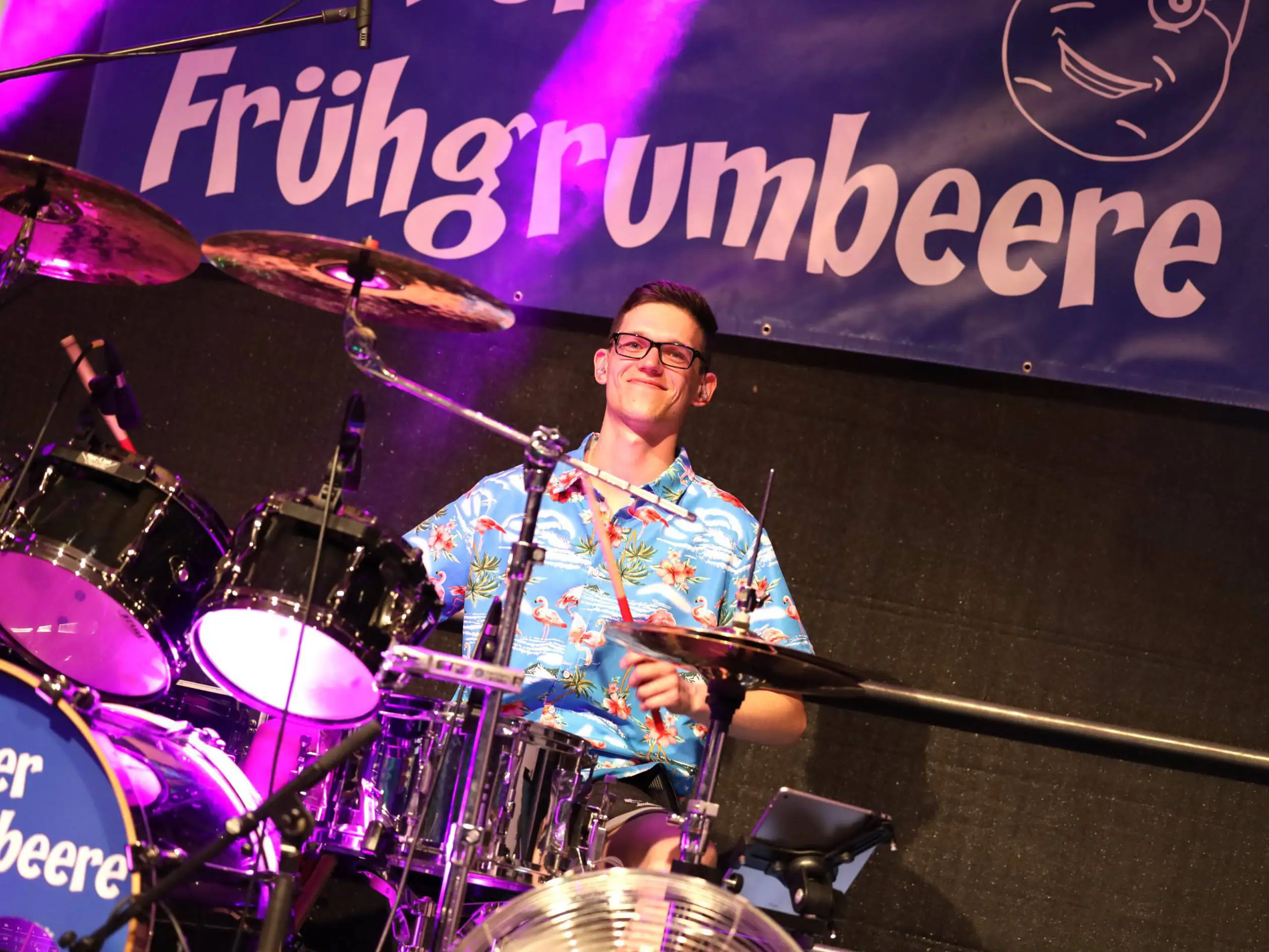 Frühgrumbeere Partyband Foto: Marco Brendel Schlagzeug Lukas Brezelfest 2023