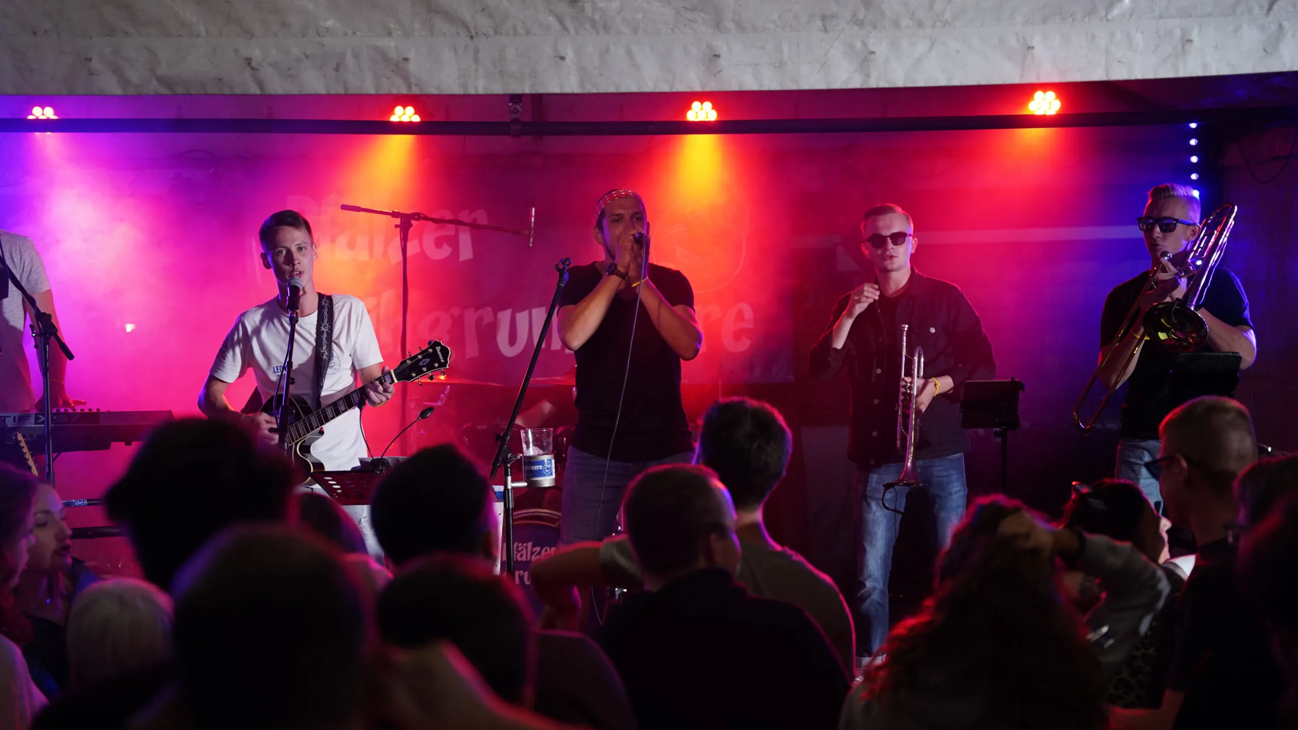 Frühgrumbeere Partyband Foto: Florian Hubmacher Leo Björn Maxi Cosmo Kerwe Mechtersheim 2023