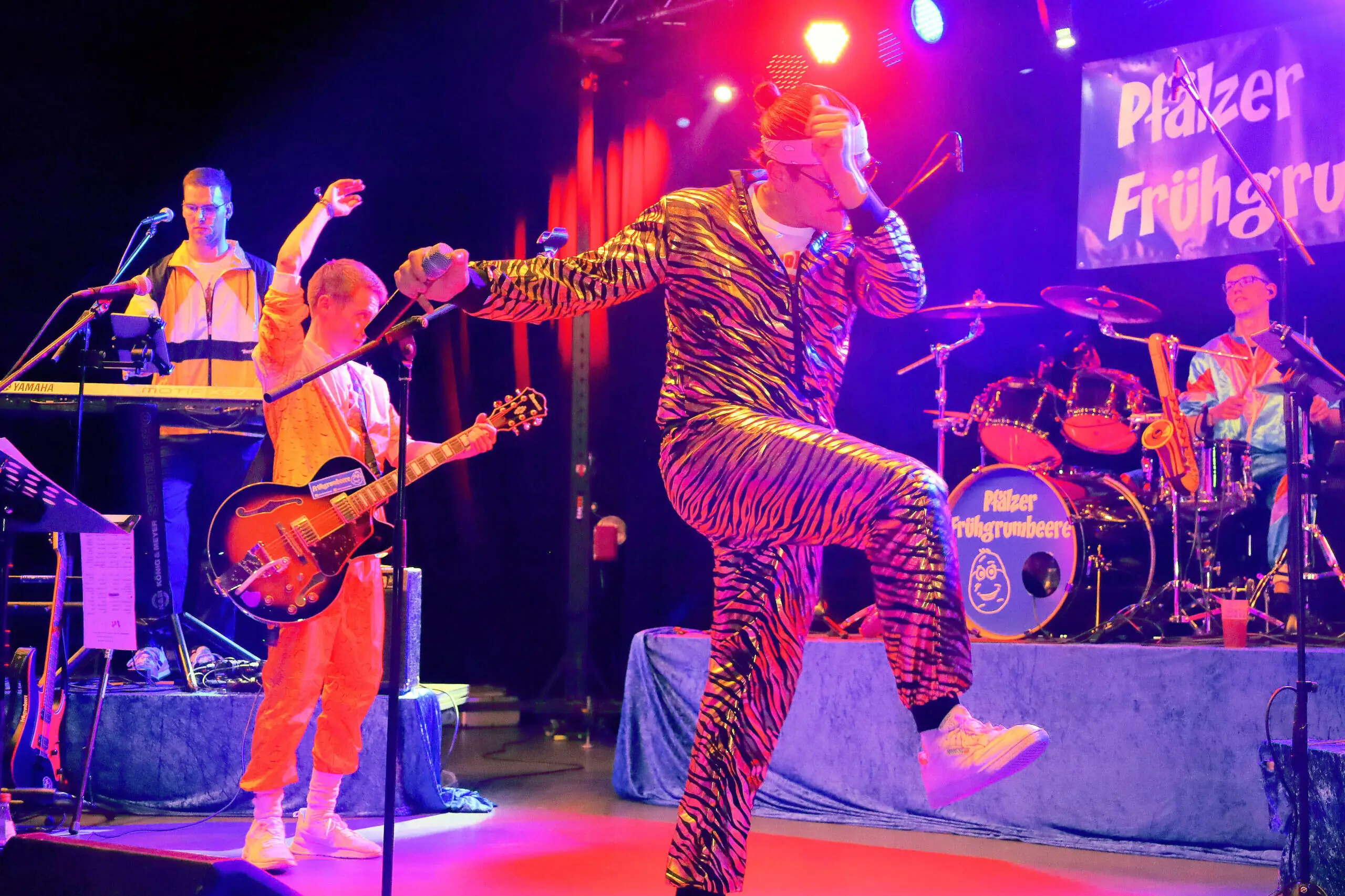 Frühgrumbeere Partyband Schmutziger Donnerstag Rheinhausen 2024 Foto: Marco Brendel