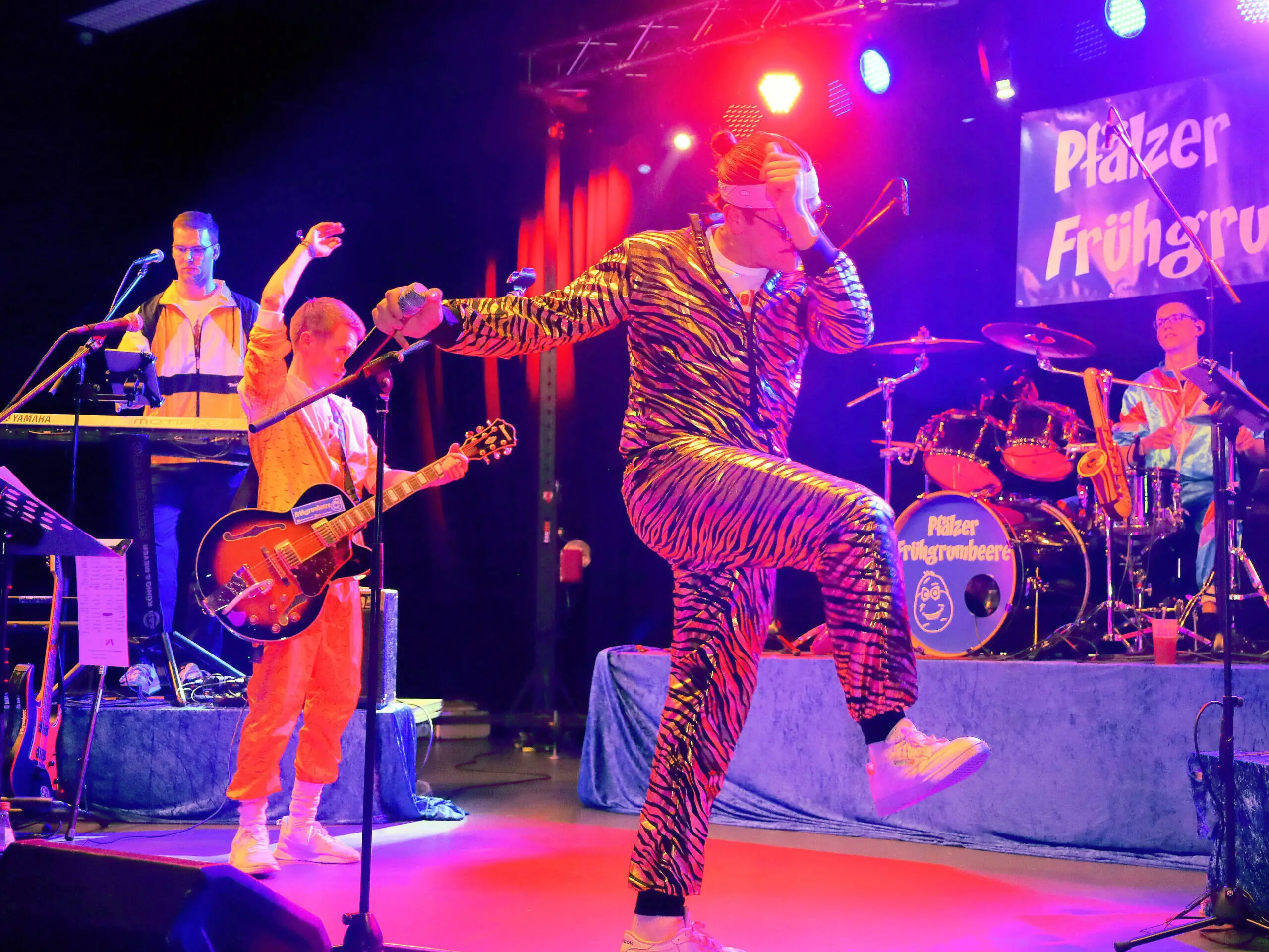 Frühgrumbeere Partyband Schmutziger Donnerstag Rheinhausen 2024 Foto: Marco Brendel