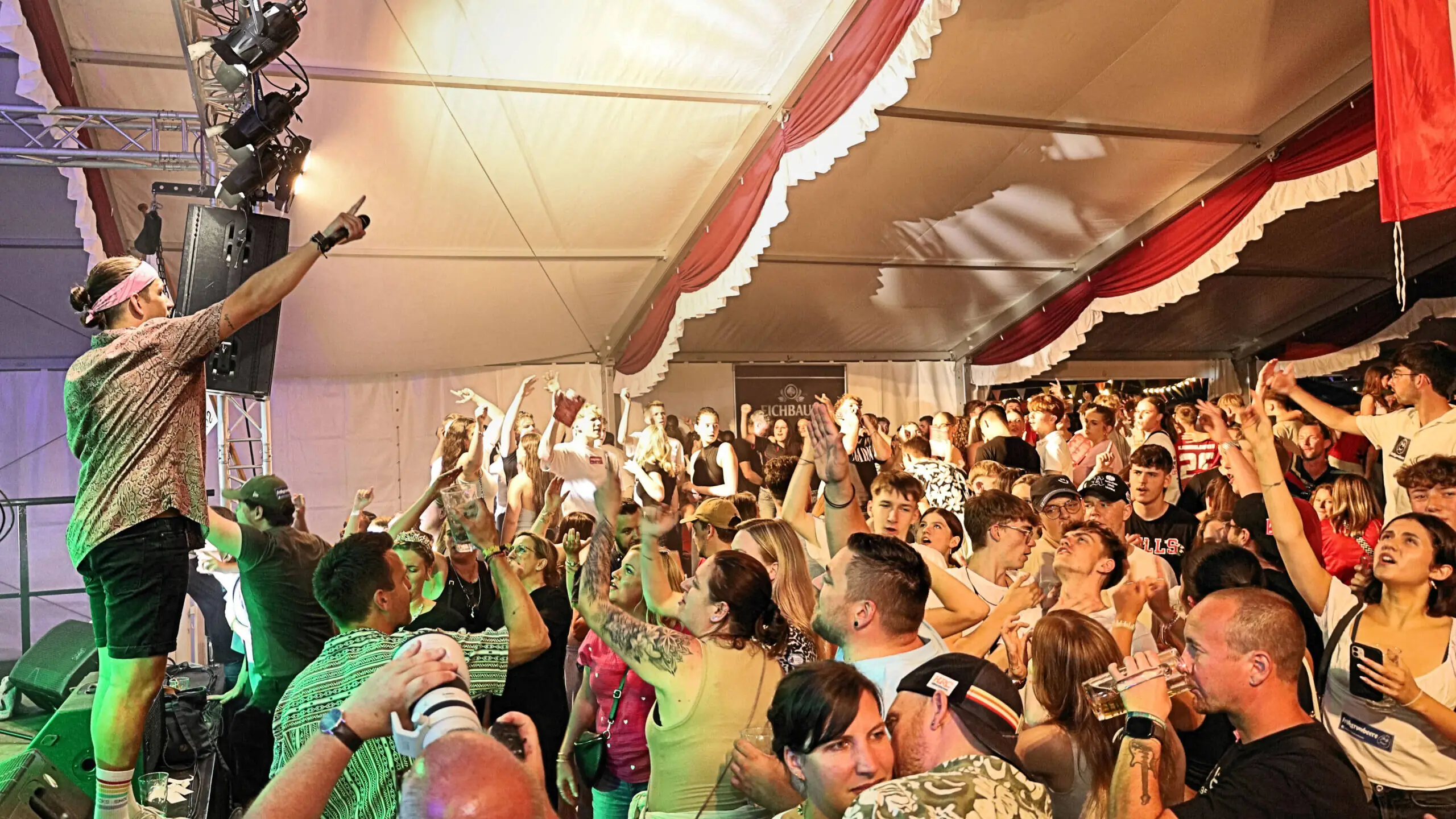 Frühgrumbeere Partyband Live Brezelfest Speyer 2024 Festzelt Foto: Marco Brendel