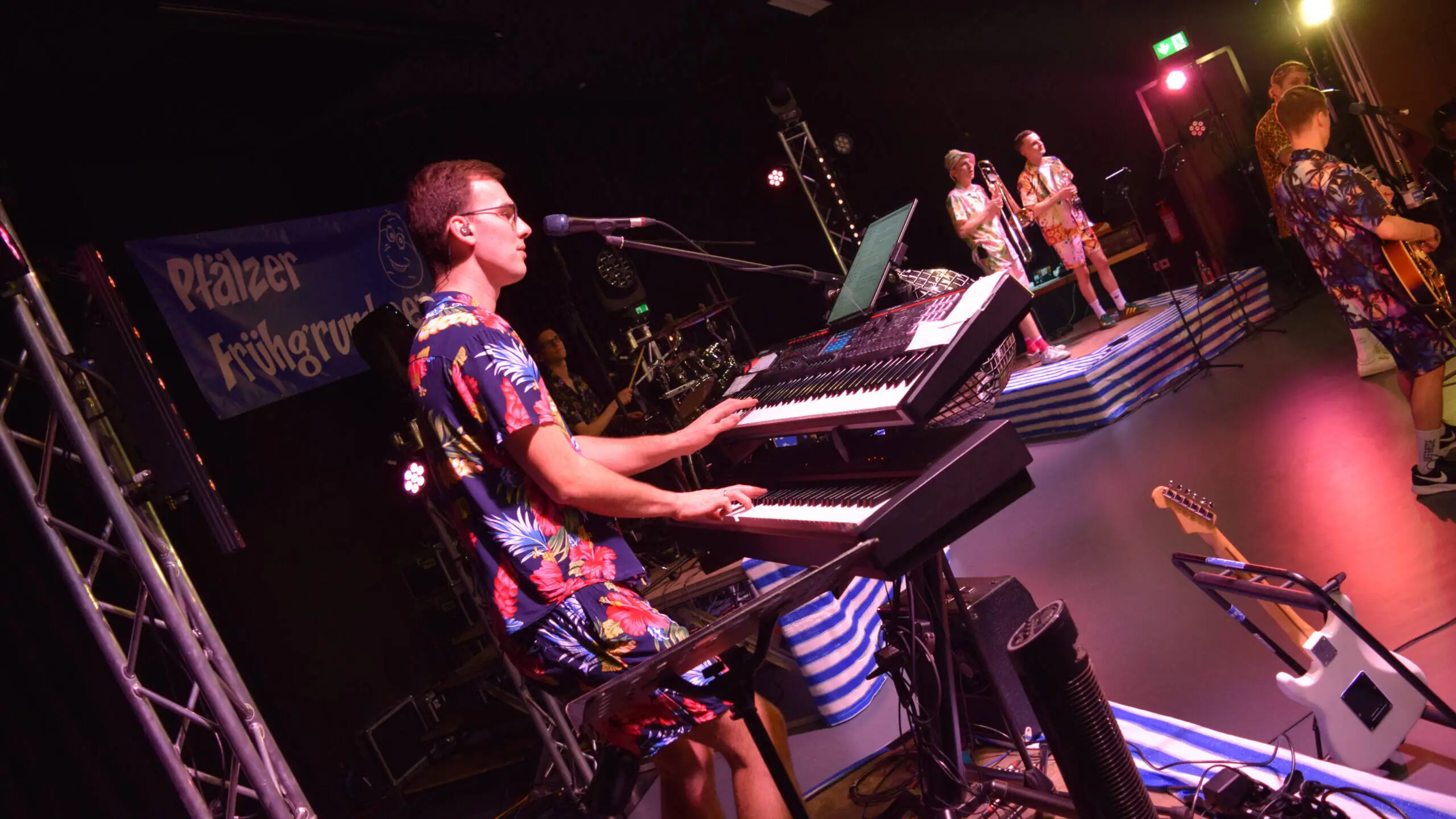 Frühgrumbeere Partyband LIVE Schlappenball Rheinhausen 2025 Foto: Ann-Sophie Manz