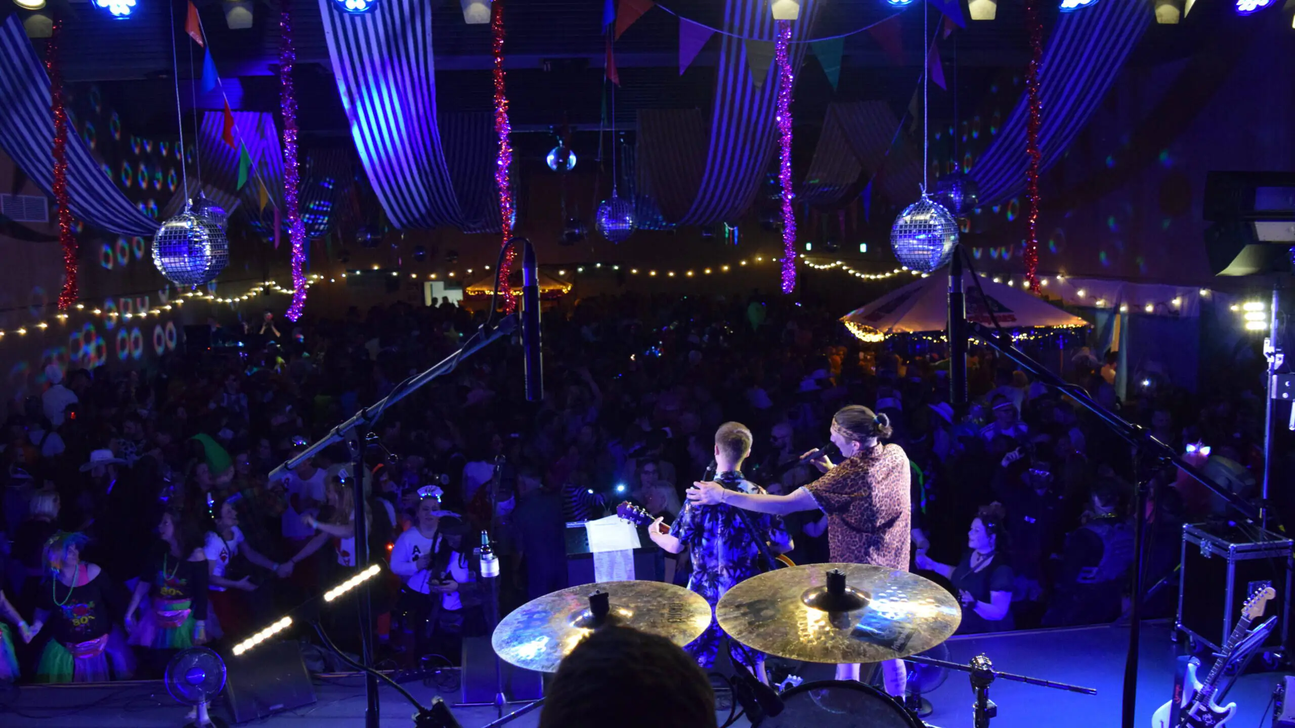 Frühgrumbeere Partyband LIVE Schlappenball Rheinhausen 2025 Foto: Ann-Sophie Manz
