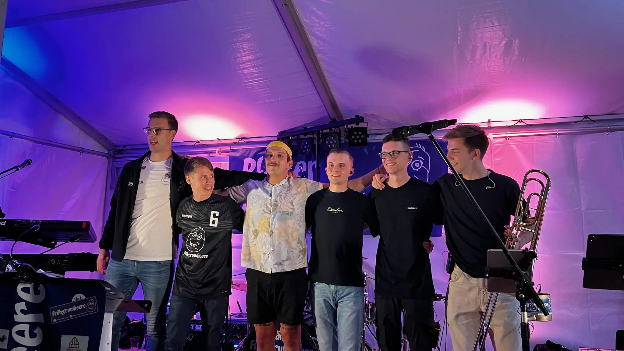 Frühgrumbeere Partyband Weinfest 2025 Gruppenbild eigene Aufnahme
