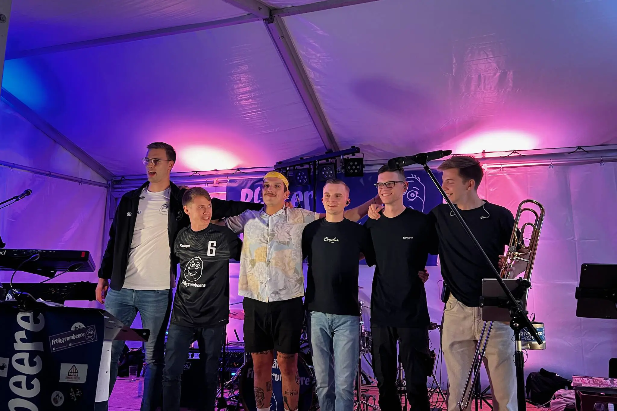 Frühgrumbeere Partyband Weinfest 2025 Gruppenbild eigene Aufnahme