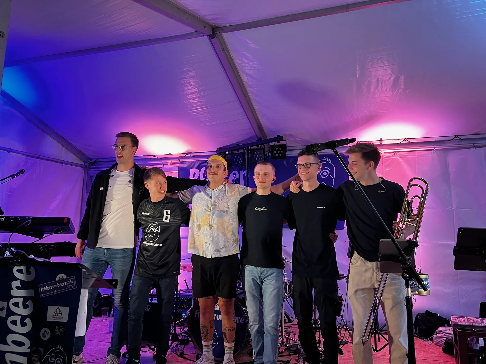 Frühgrumbeere Partyband Weinfest 2025 Gruppenbild eigene Aufnahme